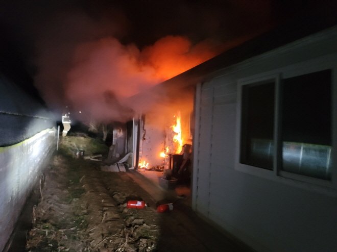 청양 비봉면 단독주택 화재 현장. (청양소방서 제공, 재판매 및 DB금지) / 뉴스1