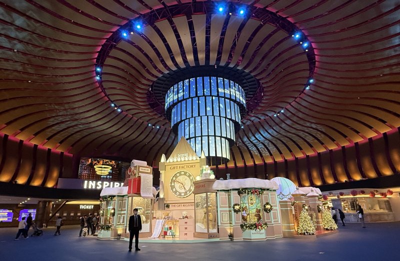 키네틱 LED 샹들리에 로툰다ⓒ News1 윤슬빈 관광전문기자