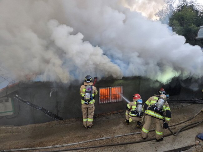서천 한산면 지현리 단독주택 화재 현장. (서천소방서 제공, 재판매 및 DB금지) / 뉴스1