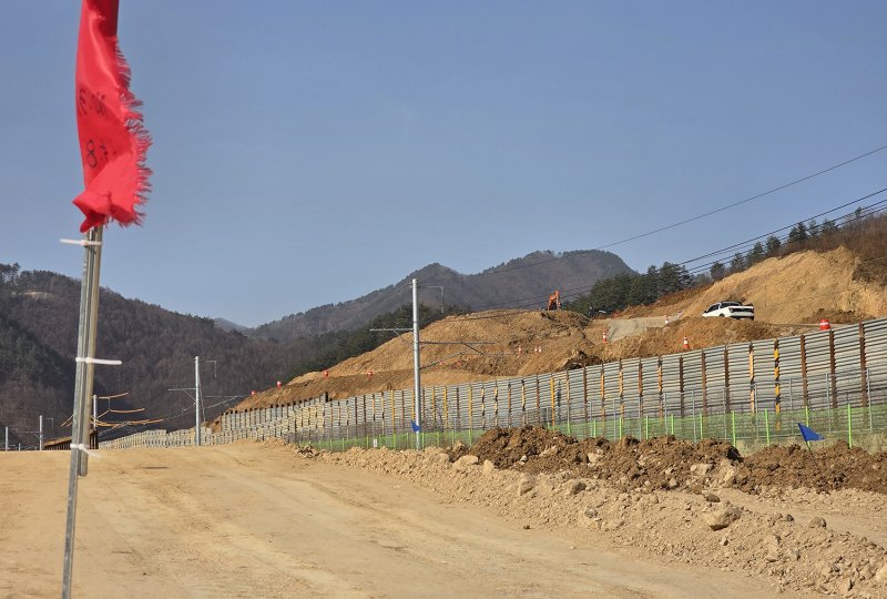 [태백=뉴시스] 강원도 태백시 철암동 고터실 산업단지 조성공사 현장의 지난 5일 모습. 2025.12.05. casinohong@newsis.com *재판매 및 DB 금지