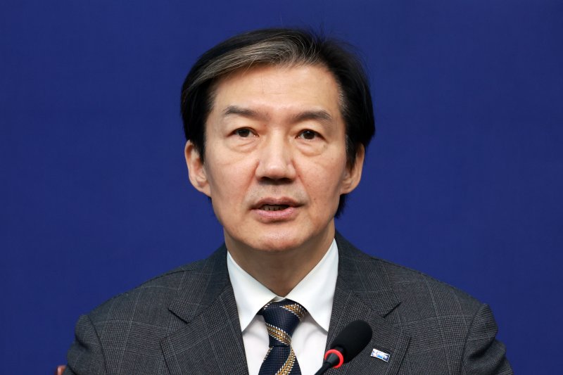 [서울=뉴시스] 고승민 기자 = 조국 조국혁신당 대표가 8일 서울 여의도 국회에서 열린 최고위원회의에서 발언하고 있다. 2025.12.08. kkssmm99@newsis.com