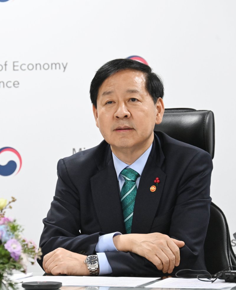 구윤철 부총리 겸 기획재정부 장관이 지난 8일 서울 종로구 정부서울청사에서 화상으로 열린 G7재무장관회의에 참석, 발언을 하고 있다. 뉴스1