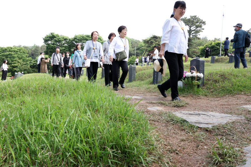 광주 북구 망월동 민족민주열사묘역(구묘역). 2025.5.18/뉴스1 ⓒ News1 이승현 기자