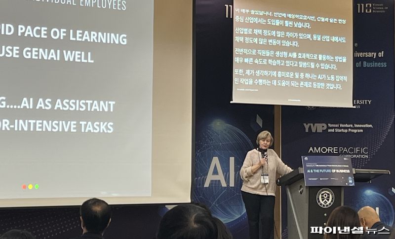 8일 서울 서대문구 연세대학교 경영대학 용재홀에서 캐슬린 아이젠하트 스탠퍼드대 교수가 기조강연을 하고 있다.사진=홍채완 기자