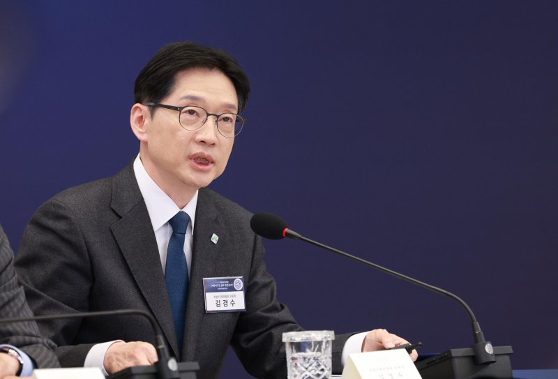 [서울=뉴시스] 고범준 기자 = 김경수 지방시대위원회 위원장이 8일 서울 용산 대통령실 청사에서 열린 지방시대위원회 보고회에서 발언하고 있다. 2025.12.08. bjko@newsis.com