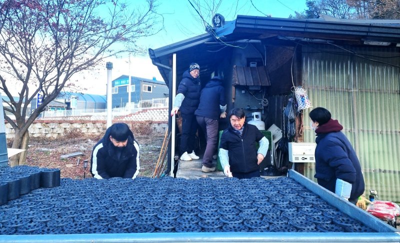 제천시청 공무원 친목 모임인 생선회.(제천시 제공. 재판매 및 DB금지) /뉴스1