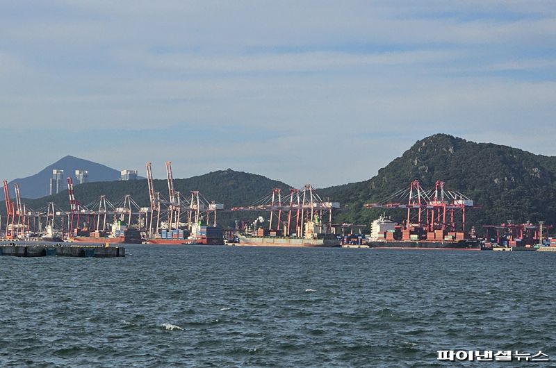 부산 북항 감만부두 현장. 사진=변옥환 기자