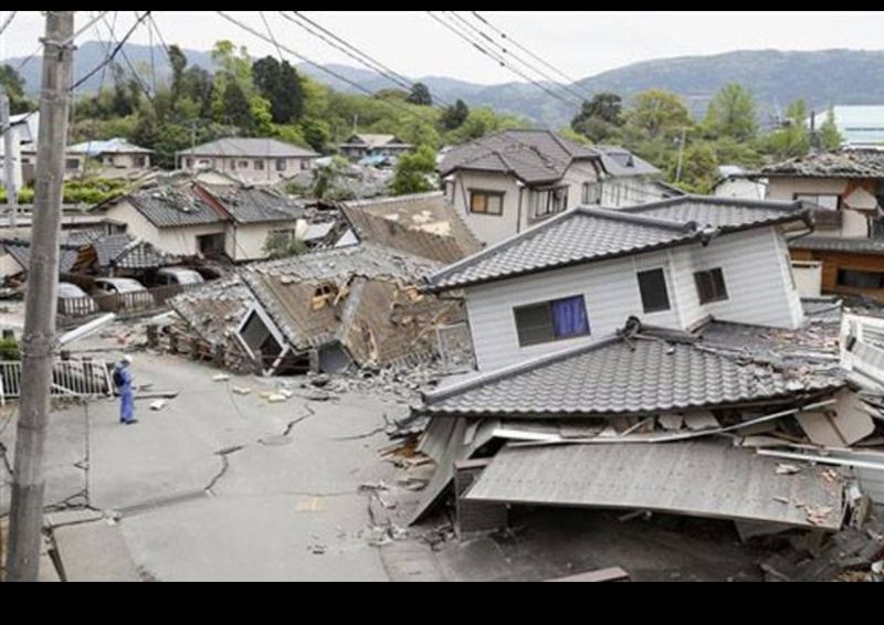 사회관계망서비스(SNS) X(구 트위터)에 올라온 사진. 일본 혼슈 동북부 끝 아오모리현 앞바다에서 지난 밤 7.5도의 강진이 발생하며 아오모리현 내 주택 및 건물들이 붕괴되고 부상자들이 나왔다.