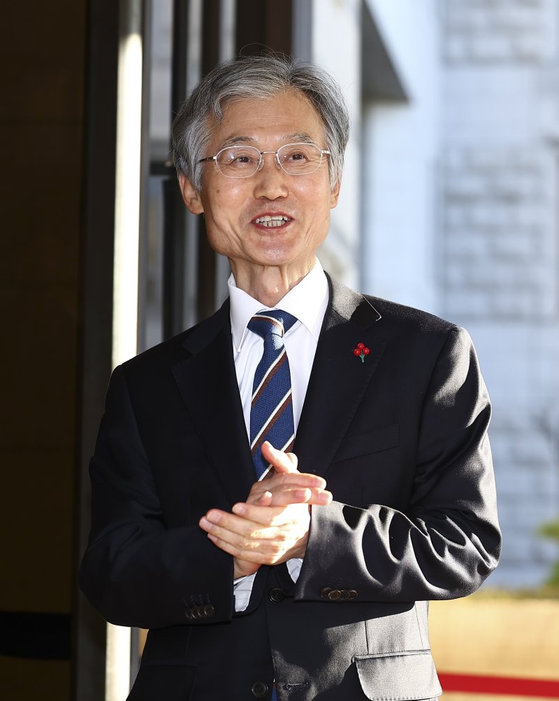 [서울=뉴시스] 김근수 기자 = 조희대 대법원장이 9일 오전 서울 서초구 대법원에서 취재진 질문에 답하고 있다. 2025.12.09. ks@newsis.com