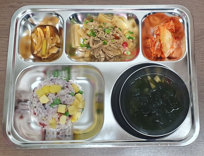 제주 향토음식을 활용한 급식용 간편식(제주도 제공. 재판매 및 DB금지)/뉴스1