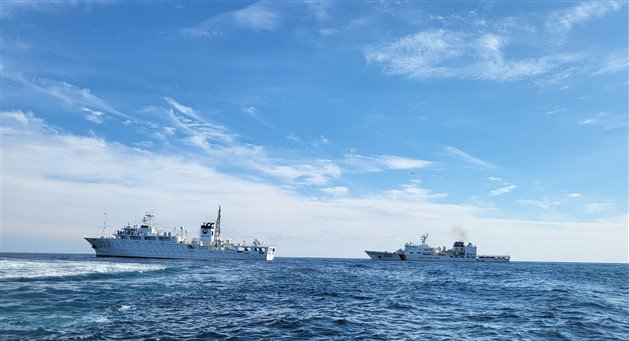 중국어선 불법어업 합동단속 모습. (사진=해양수산부 제공) *재판매 및 DB 금지