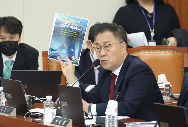 [서울=뉴시스] 고승민 기자 = 최형두 국민의힘 의원이 21일 서울 여의도 국회에서 열린 과학기술정보방송통신위원회의 정보통신산업진흥원 등 국정감사에서 질의하고 있다. 2025.10.21. kkssmm99@newsis.com