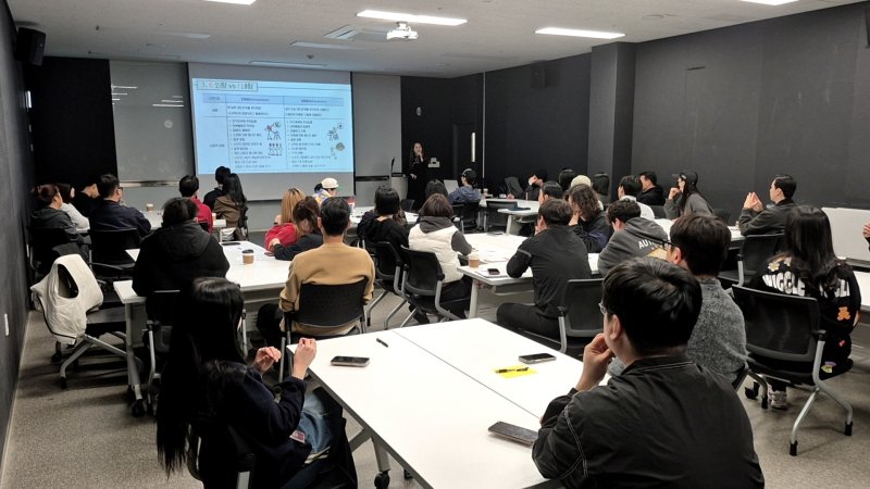 광주신세계가 협력사원 118명을 대상으로 MBTI 서비스 교육을 운영하고 있다.(광주신세계 제공. 재배포 및 DB 금지)