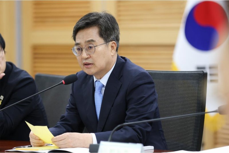 2일 국회의원회관 제2세미나실에서 열린 국가간병책임제 실현을 위한 국회 토론회에서 김동연 경기도지사가 환영사를 하고 있다.(경기도 제공. 재판매 및 DB금지)