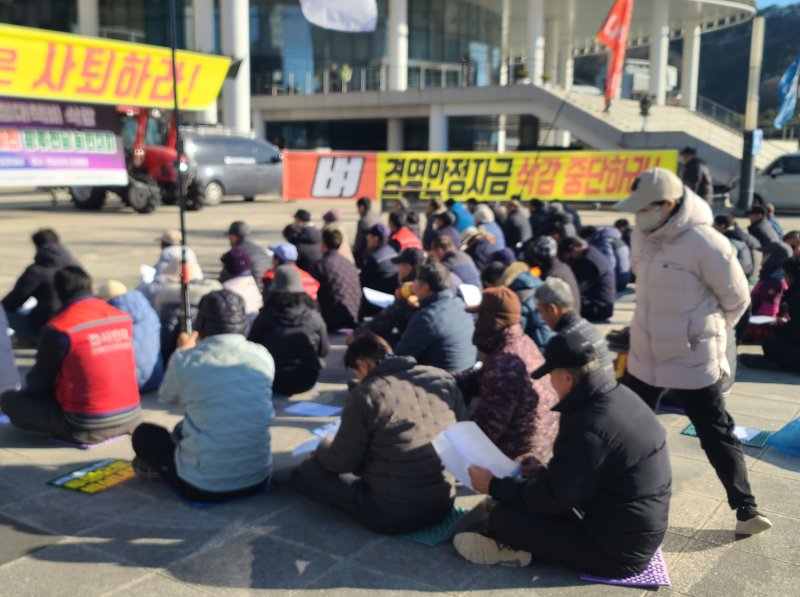 농민단체 벼 경영안정대책비 삭감 반대 집회.2025.12.9/뉴스1