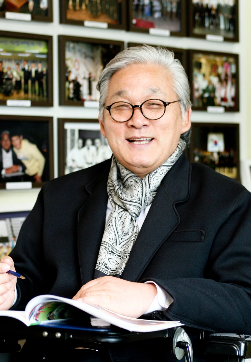 제3회 HD현대아너상 대상을 받은 정덕환 씨. (HD현대 제공)