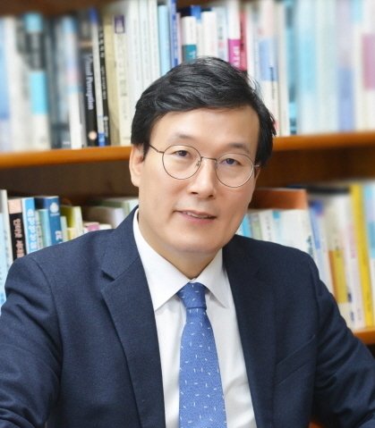 전남대 대학원장인 주정민 미디어커뮤니케이션학과 교수.(전남대 제공. 재배포 및 DB 금지)