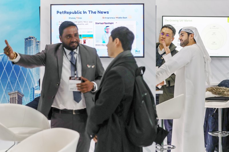 지난해 서울 강남구 코엑스에서 열린 '컴업(COMEUP) 2024'에서 외국인 투자자 및 벤처기업가들이 국내 기업들의 부스를 살펴보고 있다. 2024.12.11/뉴스1 ⓒ News1 민경석 기자