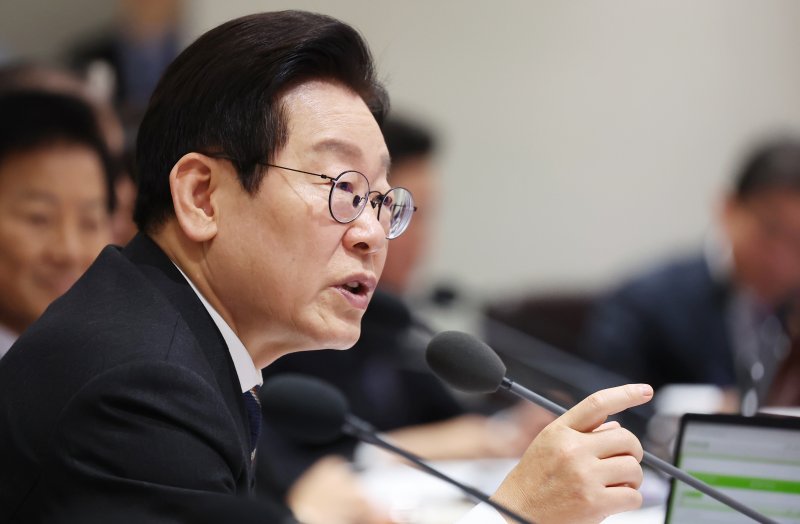 [서울=뉴시스] 고범준 기자 = 이재명 대통령이 9일 서울 용산 대통령실 청사에서 열린 국무회의에서 발언하고 있다. (대통령실통신사진기자단) 2025.12.09. bjko@newsis.com