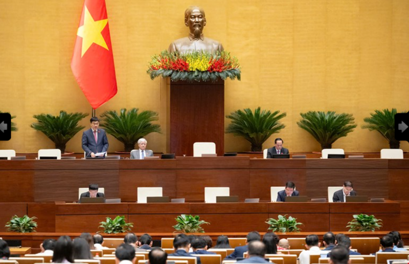 베트남 국회는 8일 2026~2030년 국가 에너지 개발 정책·기제 마련을 위한 결의안 초안, 특히 정부의 민간·기업의 SMR 연구·투자 참여 촉진 규정 추가 제안에 대해 논의하고 있다. 베트남 국회 제공