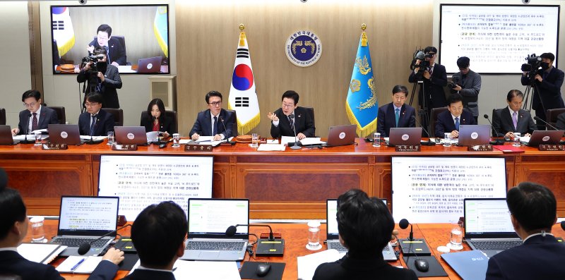 [서울=뉴시스] 고범준 기자 = 이재명 대통령이 9일 서울 용산 대통령실 청사에서 열린 국무회의에서 발언하고 있다. (대통령실통신사진기자단) 2025.12.09. bjko@newsis.com