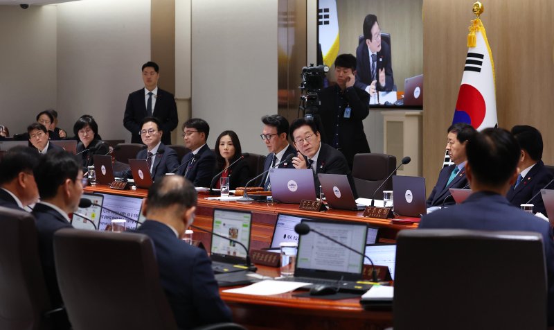 [서울=뉴시스] 고범준 기자 = 이재명 대통령이 9일 서울 용산 대통령실 청사에서 열린 국무회의에서 발언하고 있다. (대통령실통신사진기자단) 2025.12.09. bjko@newsis.com