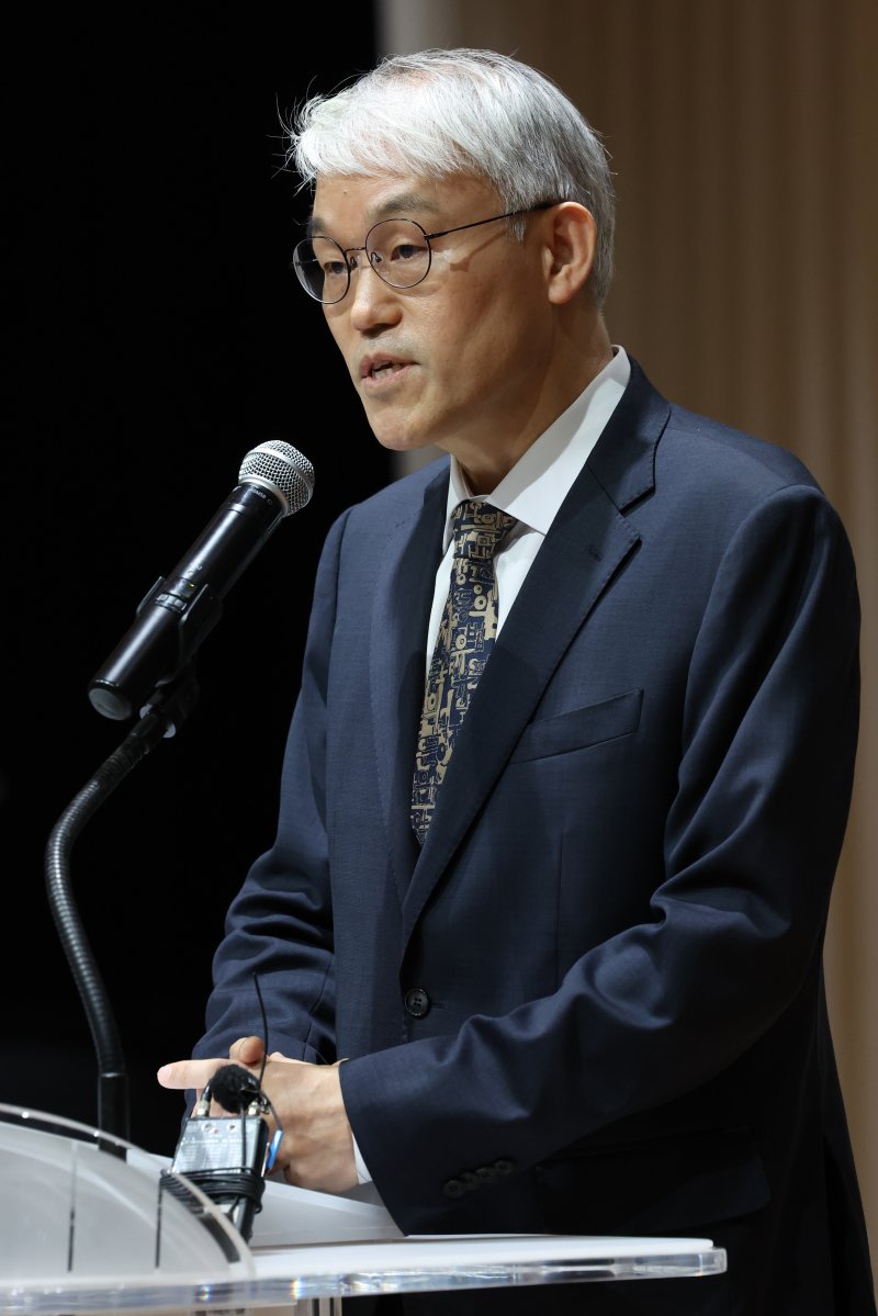 [서울=뉴시스] 조성우 기자 = 천대엽 법원행정처장이 9일 오전 서울 서초구 서울법원종합청사 청심홀에서 열린 '국민을 위한 사법제도 개편' 공청회에서 개회사를 하고 있다. 2025.12.09. xconfind@newsis.com