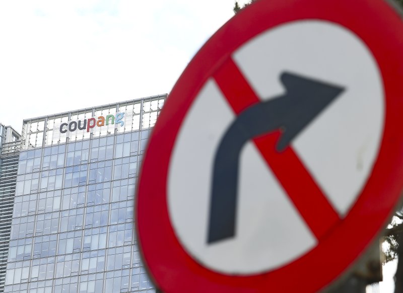 [서울=뉴시스] 김근수 기자 = 쿠팡이 개인정보 유출 사고와 관련해 경찰이 압수수색을 진행한 9일 오전 서울 송파구 쿠팡 본사 모습이 보이고 있다. 2025.12.09. ks@newsis.com