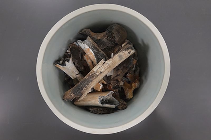 [서울=뉴시스] 2000년 9월 강원도 화천군 상서면 일대에서 발굴한 국군 제2사단 소속의 고(故) 이재식 일병의 유해. (사진=국방부 제공) 2025.12.09. photo@newsis.com *재판매 및 DB 금지