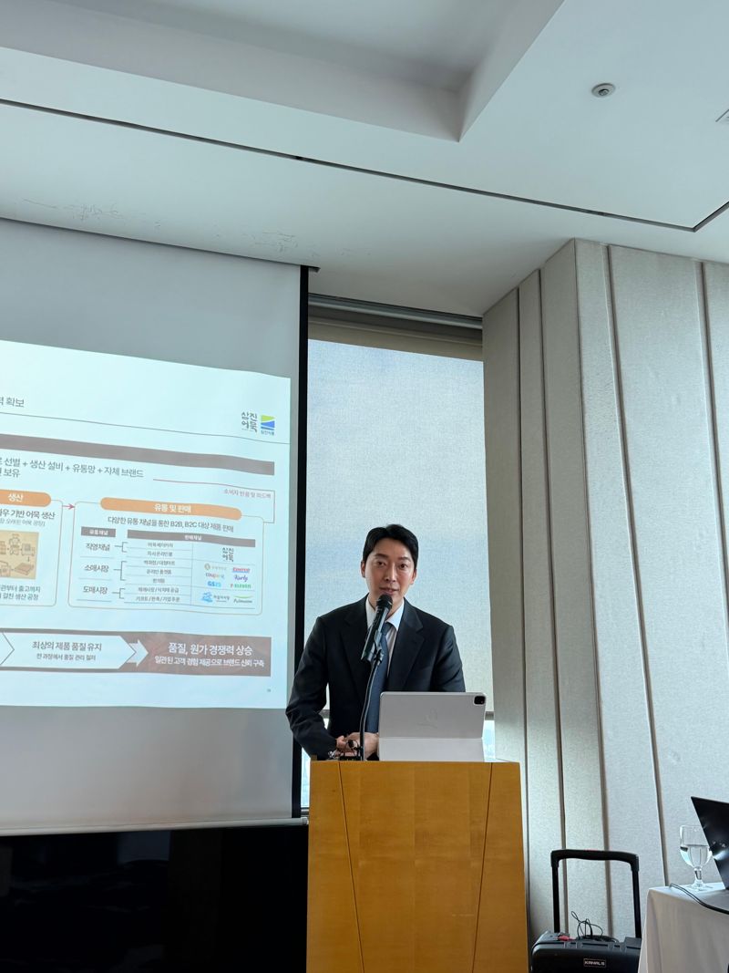 삼진식품 박용준 대표가 9일 서울 여의도 63스퀘어 워킹온더클라우드에서 열린 기업공개(IPO) 기자간담회에서 상장 후 성장 전략에 대해 설명하고 있다. 삼진식품 제공