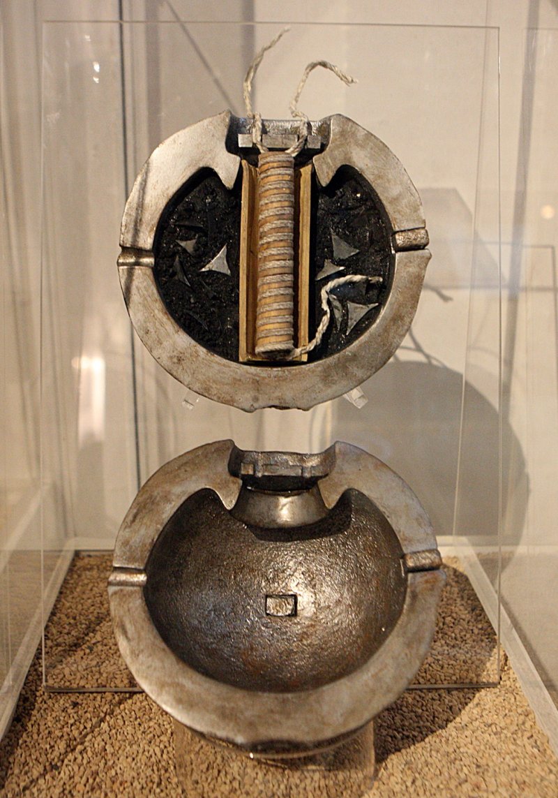 [고창=뉴시스] 지난 2018년 무장읍성 군기고 발굴조사 중 출토된 조선시대 시한폭탄 '비격진천뢰'. *재판매 및 DB 금지