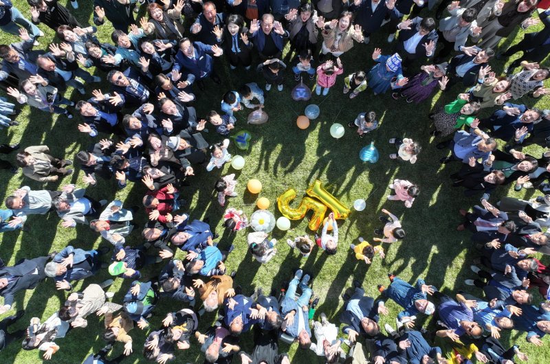 [순창=뉴시스] 김종효 기자 = 사진은 농어촌 기본소득 시범사업에 순창군이 선정된 지난 10월 20일 최영일 순창군수와 손종석 군의장 등 군민들이 축하행사를 열고 퍼포먼스를 하고 있는 모습. (사진=순창군 제공) 2025.10.20. photo@newsis.com *재판매 및 DB 금지