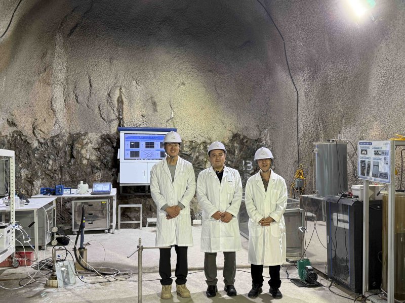 [대전=뉴시스] 한국형 다물리 통합 부식 모델로 고준위폐기물 처분용기의 장기 안전성을 과학적으로 입증한 원자력연구원 연구진.(사진=원자력연구원 제공) *재판매 및 DB 금지