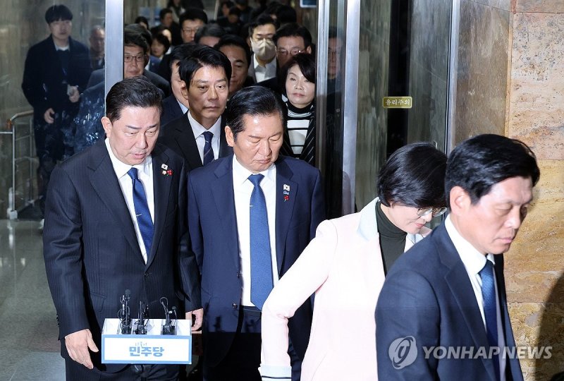 내란재판부법 결론 못 낸 민주당 비공개 의원총회 (출처=연합뉴스)