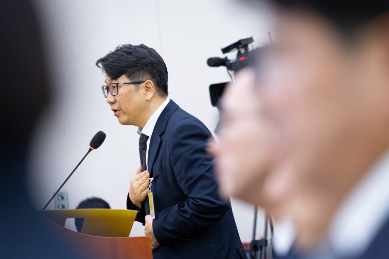 문지석 광주지검 부장검사가 23일 서울 여의도 국회에서 열린 법제사법위원회의 서울고등검찰청 등에 대한 국정감사에서 의원 질의에 답하고 있다. 2025.10.23/뉴스1 ⓒ News1 유승관 기자