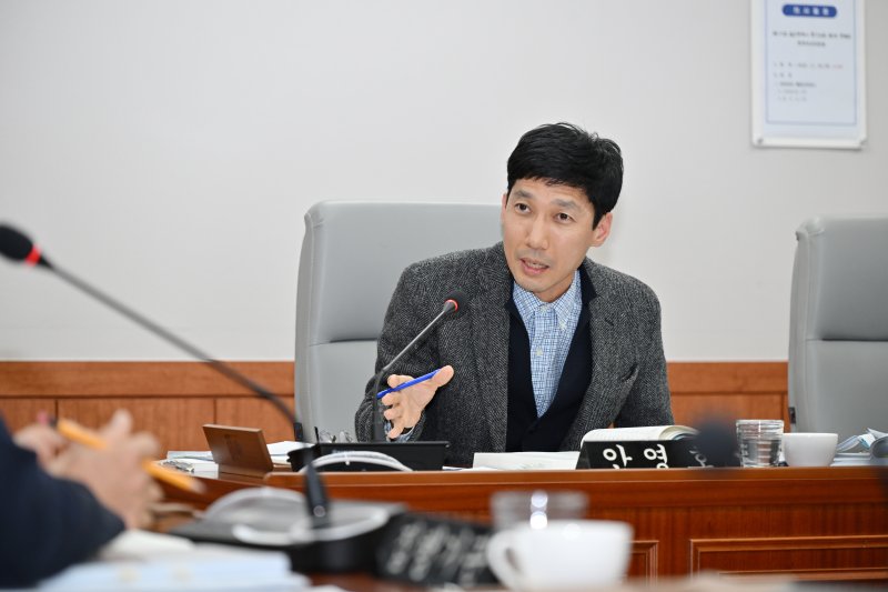 울산 중구의회 안영호 의원이 9일 제278회 정례회 예산안 심의에서 질의하고 있다.(울산 중구의회 제공. 재판매 및 DB금지)/뉴스1