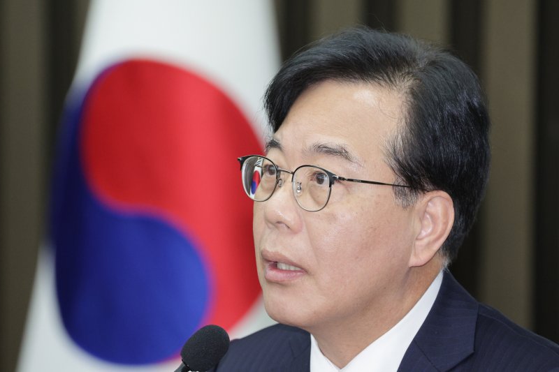 송언석 국민의힘 원내대표가 9일 서울 여의도 국회에서 열린 의원총회에서 발언하고 있다. 2025.12.9/뉴스1 ⓒ News1 신웅수 기자