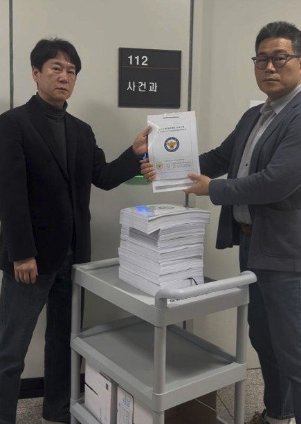 백해룡 경정(오른쪽).(백해룡 경정 제공)