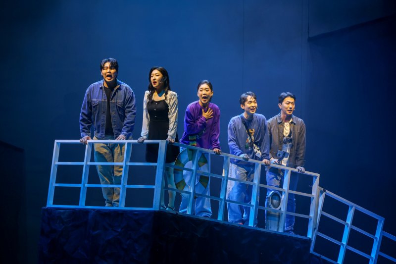 [제주=뉴시스] 제주도문화예술진흥원 창작뮤지컬 '고래의 아이' 공연 장면. (사진=제주도문화예술진흥원 제공) 2025.12.09. photo@newsis.com