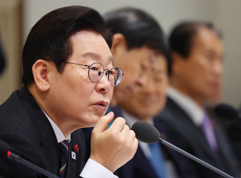 [서울=뉴시스] 고범준 기자 = 이재명 대통령이 9일 서울 용산 대통령실 청사에서 열린 국무회의에서 발언하고 있다. (대통령실통신사진기자단) 2025.12.09. bjko@newsis.com