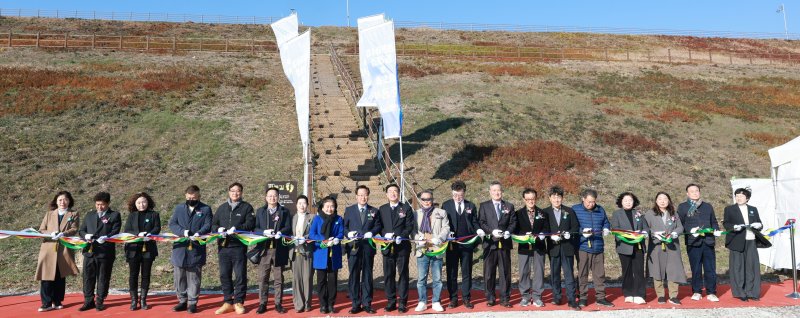 9일 완주군 경천저수지 일원에서 '둘레길·황톳길 준공식'이 열렸다. 완주군 제공. 재판매 및 DB금지)2025.12.9/뉴스1