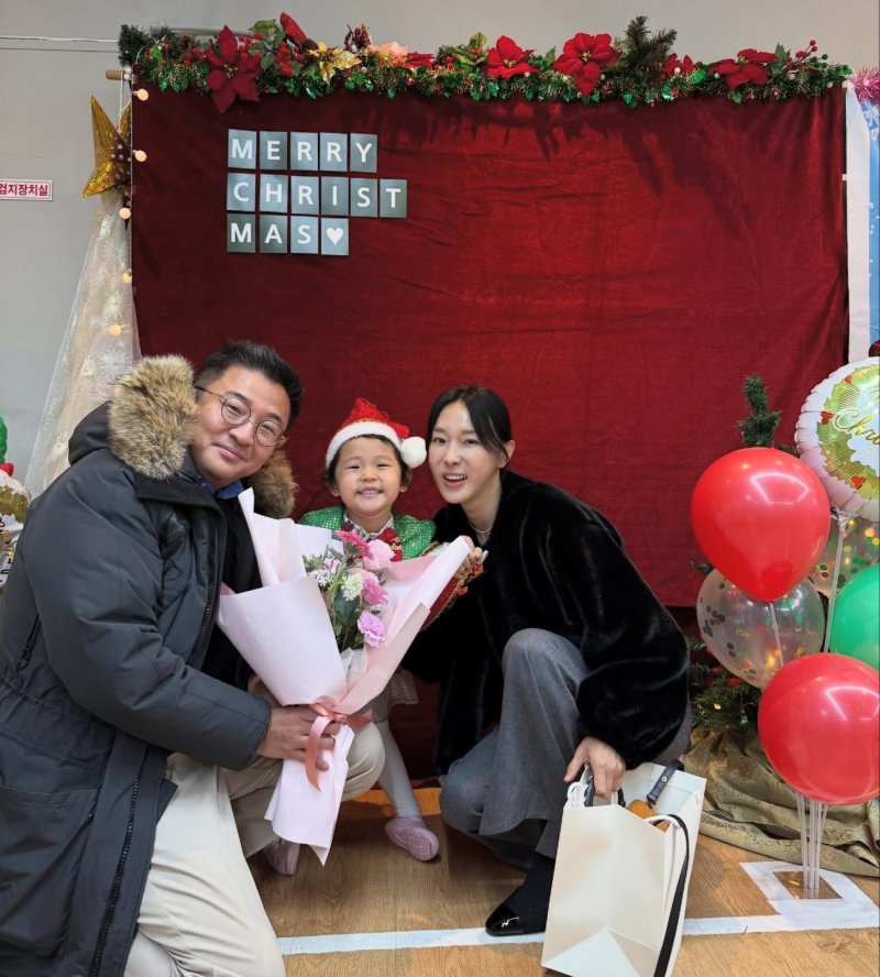 [서울=뉴시스] 방송인 이지혜(오른쪽). (사진=이지헤 인스타그램 캡처) 2025.12.09. photo@newsis.com *재판매 및 DB 금지