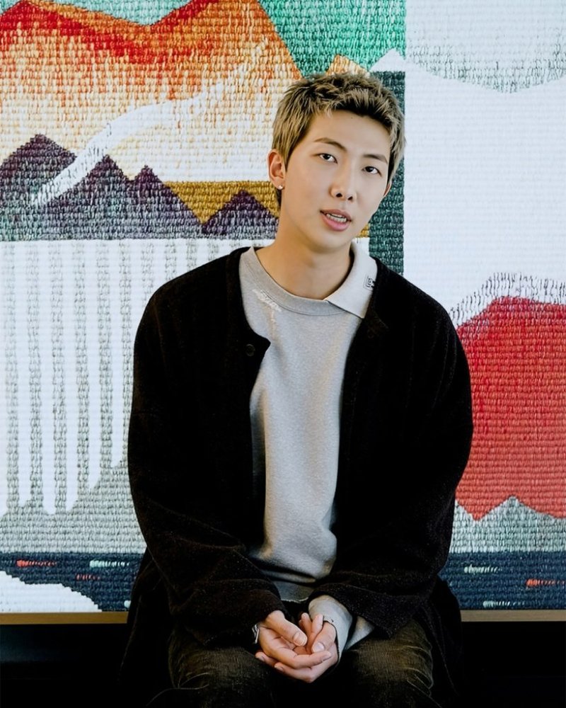 [서울=뉴시스] 그룹 '방탄소년단' RM. (사진 = 삼성전자 뉴스룸) 2025.10.27. photo@newsis.com *재판매 및 DB 금지