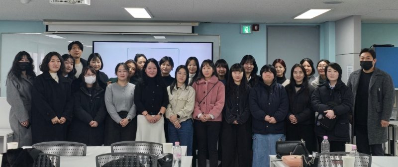 2025년 이사 총회에 참석한 한국동물보건사협회 이사들이 기념 사진을 찍고 있다(협회 제공). ⓒ 뉴스1