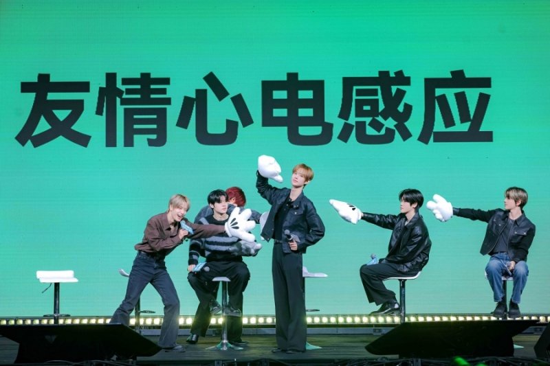 클로즈 유어 아이즈