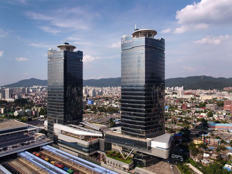 [대전=뉴시스] 대전에 위치한 철도공동사옥 전경. 오른쪽이 국가철도공단이고 왼쪽이 한국철도공사(코레일)다.(사진=국가철도공단 제공) *재판매 및 DB 금지