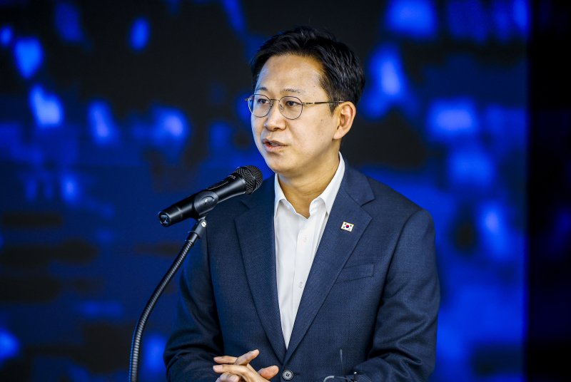 [성남=뉴시스] 정병혁 기자 = 배경훈 부총리 겸 과학기술정보통신부 장관. 2025.11.20. jhope@newsis.com