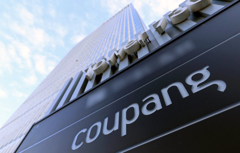 쿠팡이 고객계정 약 3370만개 대규모 개인정보 유출로 관련해 경찰이 압수수색을 진행한 9일 서울 송파구에 위치한 쿠팡 본사 모습. 2025.12.9/뉴스1 ⓒ News1 이호윤 기자