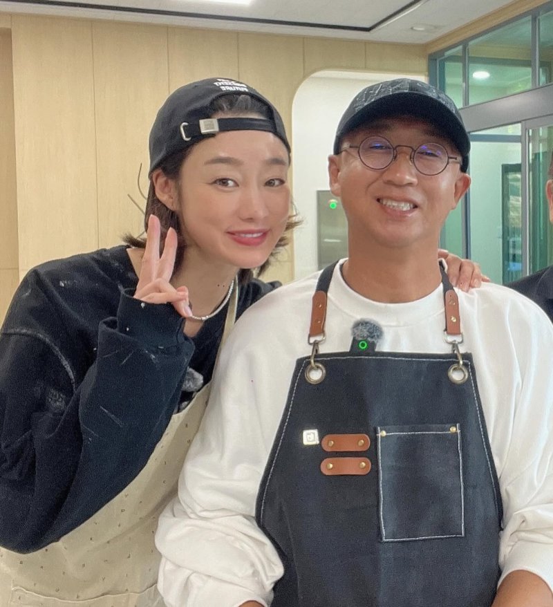 [서울=뉴시스] 모델 겸 방송인 최여진과 남편. (사진=최여진 인스타그램 캡처) 2025.12.09. photo@newsis.com *재판매 및 DB 금지