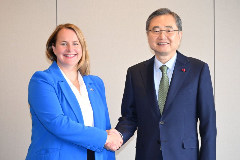 [서울=뉴시스] 한-호주 약식 회담. (사진=외굡 제공) 2025.12..09 *재판매 및 DB 금지